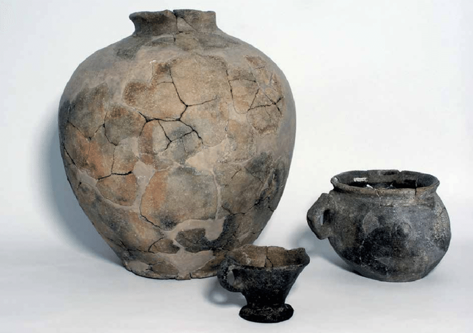 Conjunto de cerâmica talaiótica encontrado na área ritual do túmulo escalonado de Son Ferrer - Sputnik Brasil, 1920, 29.03.2026