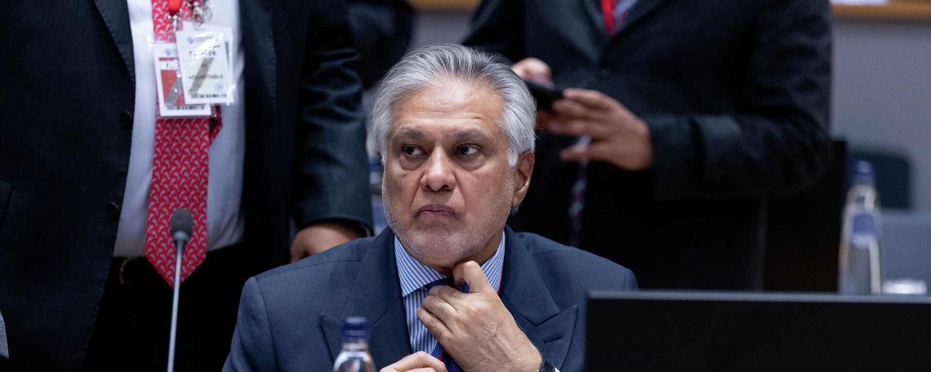 O vice-primeiro-ministro e ministro das Relações Exteriores do Paquistão, Mohammad Ishaq Dar, participa de uma mesa-redonda do Fórum Ministerial Indo-Pacífico da UE no edifício do Conselho Europeu em Bruxelas, em novembro de 2025 O vice-primeiro-ministro e ministro das Relações Exteriores do Paquistão, Mohammad Ishaq Dar, participa de uma mesa-redonda do Fórum Ministerial Indo-Pacífico da UE no edifício do Conselho Europeu em Bruxelas, em novembro de 2025 - Sputnik Brasil, 1920, 30.03.2026