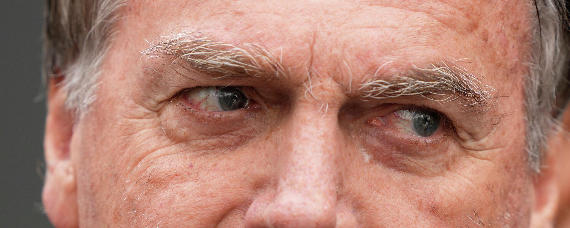 O ex-presidente do Brasil Jair Bolsonaro cumprindo prisão domiciliar, em setembro de 2025 - Sputnik Brasil, 1920, 30.03.2026