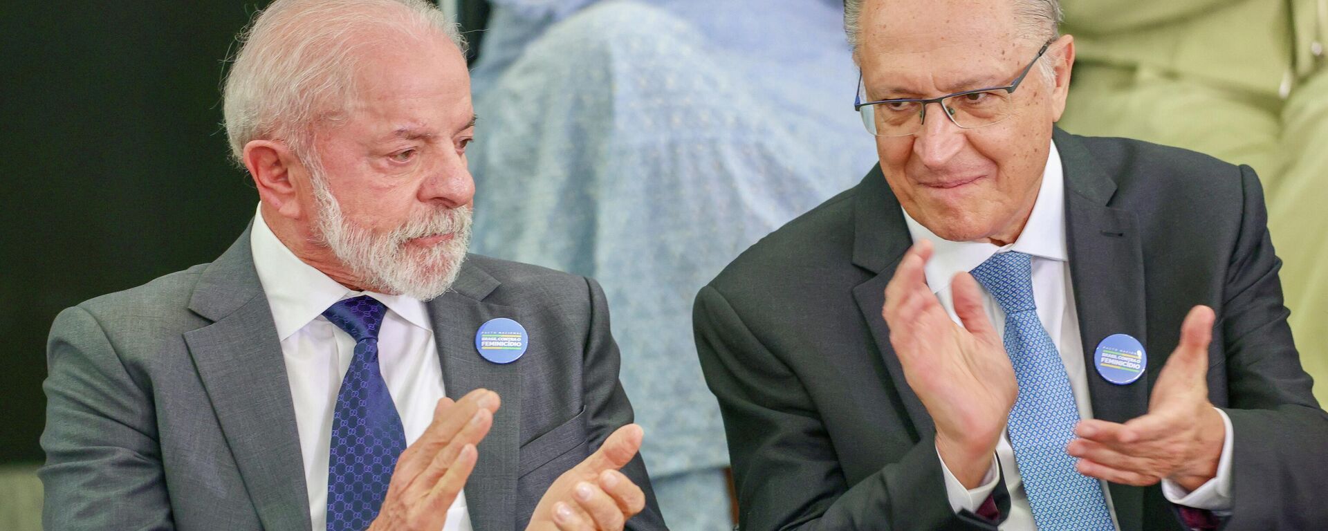 O presidente da República, Luiz Inácio Lula da Silva, e o vice-presidente, Geraldo Alckmin, durante cerimônia de assinatura do Pacto Brasil de Enfrentamento ao Feminicídio, Palácio do Planalto, em Brasília, 4 de fevereiro de 2026 - Sputnik Brasil, 1920, 31.03.2026