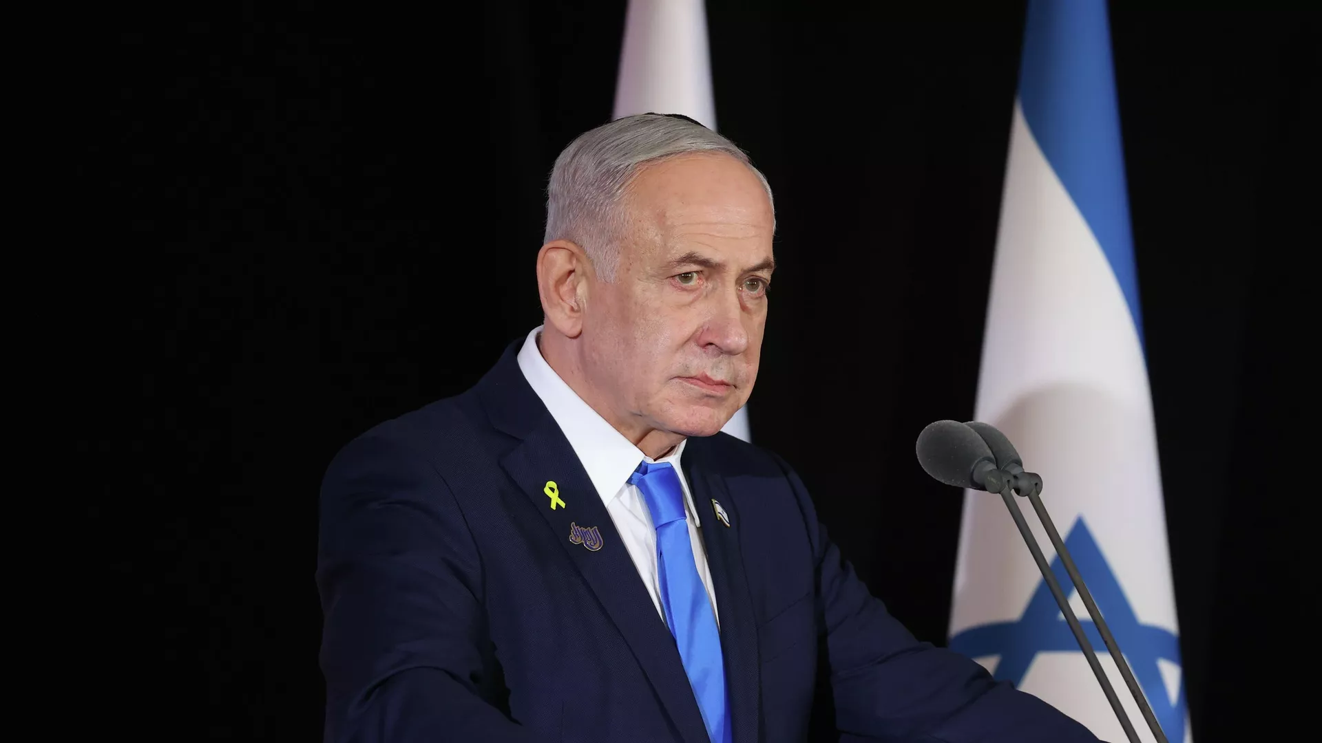 Benjamin Netanyahu participa da cerimônia estatal em memória dos soldados mortos na guerra, no Monte Herzl, em Jerusalém. Israel, 16 de outubro de 2025 - Sputnik Brasil, 1920, 09.04.2026