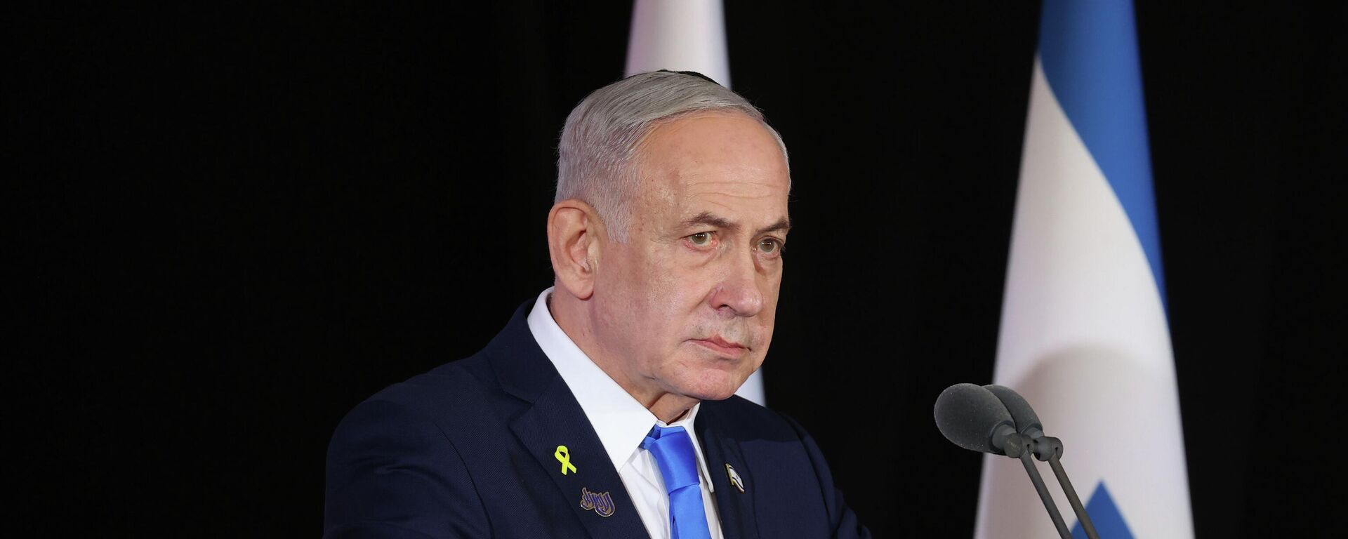Benjamin Netanyahu participa da cerimônia estatal em memória dos soldados mortos na guerra, no Monte Herzl, em Jerusalém. Israel, 16 de outubro de 2025 - Sputnik Brasil, 1920, 01.04.2026