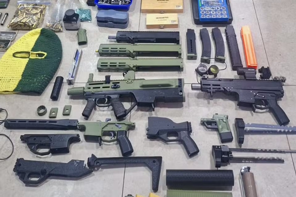 Armas fabricadas por impressoras 3D apreendidas durante a operação Shadowgun - Sputnik Brasil