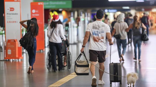 Movimentação no aeroporto de Brasília durante a véspera do Natal, Brasília, 24 de dezembro de 2025 - Sputnik Brasil