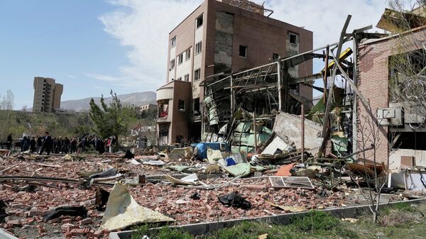 Destruição causada após ataque dos Estados Unidos e Israel contra a Universidade Shahid Beheshti em Teerã. 4 de abril de 2026 - Sputnik Brasil