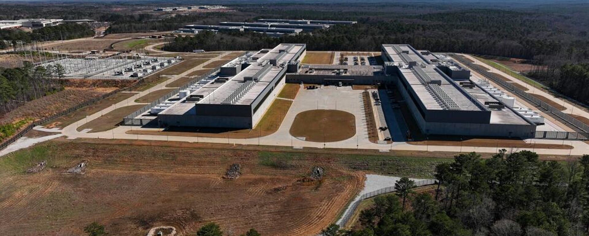 O centro de dados Stanton Springs da Meta (proibida na Rússia por atividade terrorista), no condado de Newton, a leste de Atlanta - Sputnik Brasil, 1920, 06.04.2026