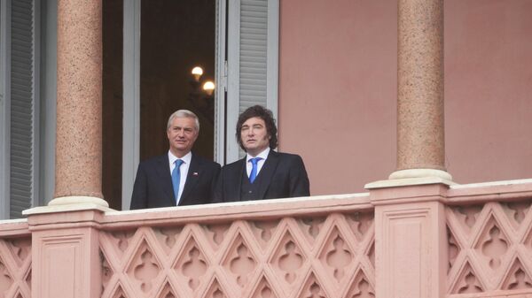 O presidente do Chile, José Antonio Kast (à esq.), e seu homólogo argentino, Javier Milei (à dir.), em encontro na Casa Rosada, em 6 de abril de 2026 - Sputnik Brasil