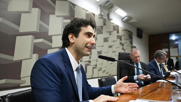 O presidente do Banco Central, Gabriel Galípolo, durante depoimento à CPI do Crime Organizado, no Senado Federal. Brasília (DF), 8 de abril de 2026 - Sputnik Brasil