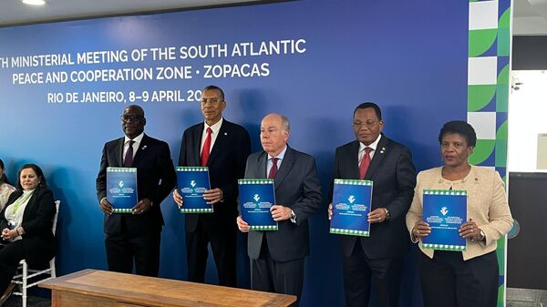 Ministro Mauro Vieira e demais representantes da Zopacas durante encontro no Rio de Janeiro, em 9 de abril de 2026 - Sputnik Brasil