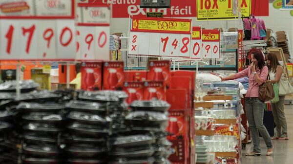 Preços são exibidos em uma rede de supermercados em Brasília, demonstrando que inflação oficial — que em 2024 é de 4,83%, acima do limite da meta — foi sentida pelos consumidores, 10 de janeiro de 2025 - Sputnik Brasil