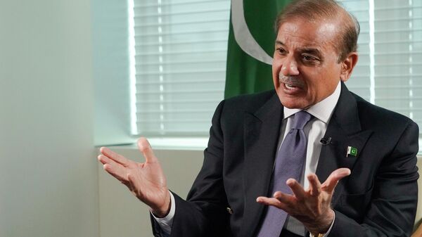 O primeiro-ministro do Paquistão, Shehbaz Sharif, durante uma entrevista, em 22 de setembro de 2022, na sede das Nações Unidas, em Nova York, nos EUA - Sputnik Brasil