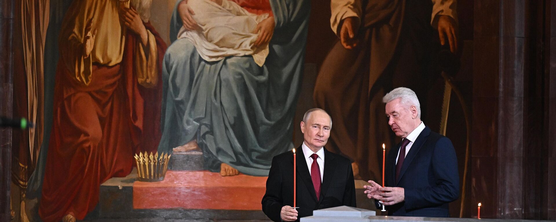 O presidente da Rússia, Vladimir Putin, e o prefeito de Moscou, Sergei Sobyanin (à direita), durante o culto festivo de Páscoa na Catedral de Cristo Salvador, em Moscou, 11 de abril de 2026.  - Sputnik Brasil, 1920, 11.04.2026