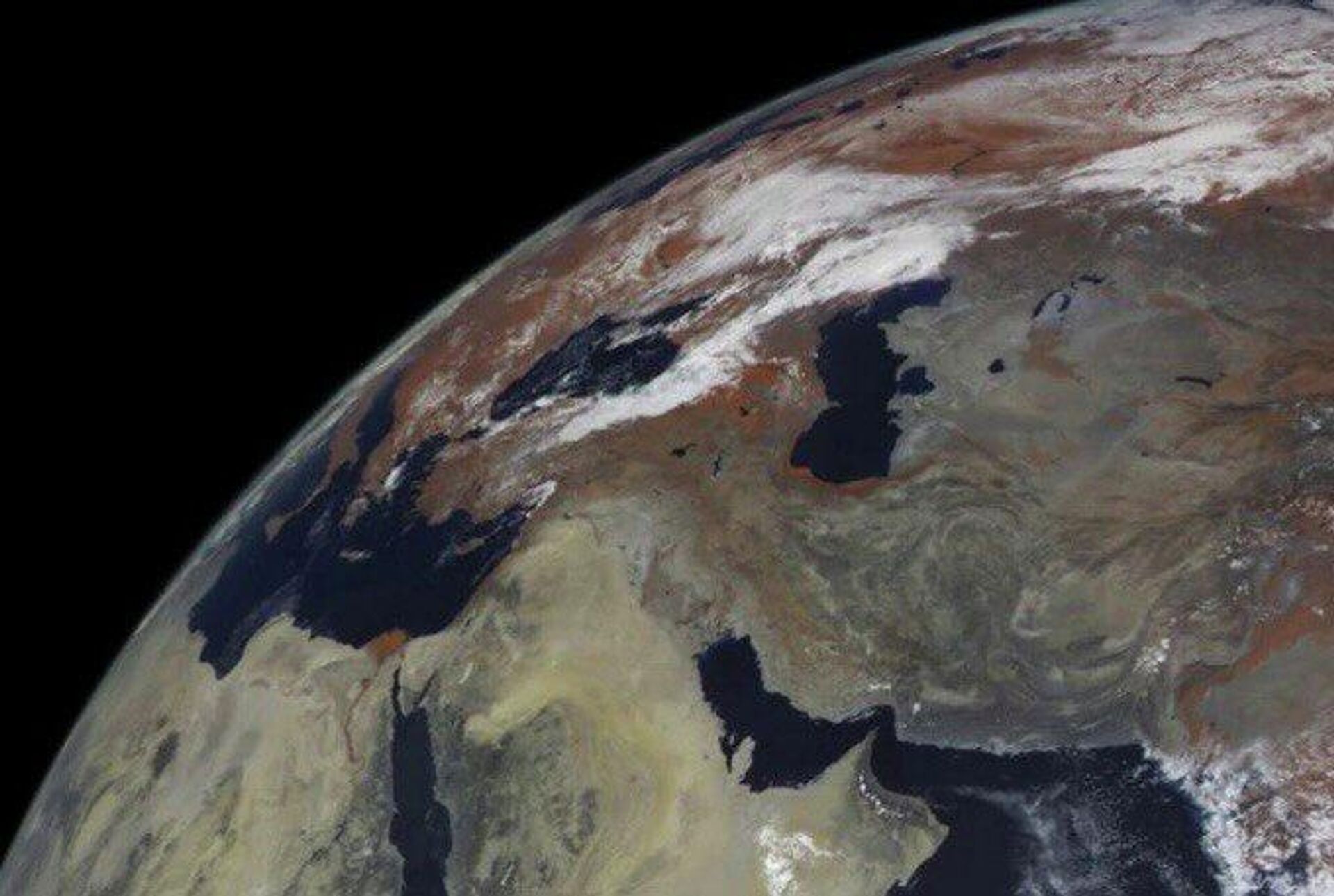 Blocos de precisão de espelhos de varredura são usados nos satélites meteorológicos para obter imagens detalhadas da Terra - Sputnik Brasil, 1920, 12.04.2026
