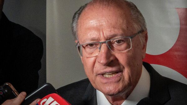 O vice-presidente Geraldo Alckmin durante entrevista coletiva no evento na União Geral dos Trabalhadores (UGT), em São Paulo (SP), em 13 de abril de 2026 - Sputnik Brasil