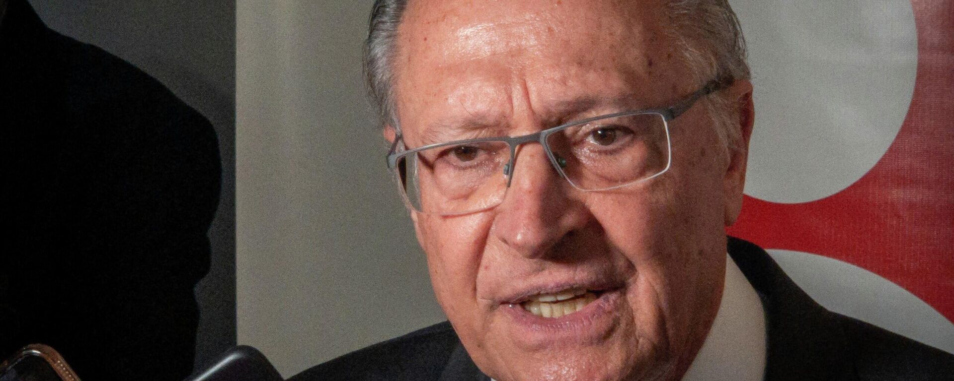 O vice-presidente Geraldo Alckmin durante entrevista coletiva no evento na União Geral dos Trabalhadores (UGT), em São Paulo (SP), em 13 de abril de 2026 - Sputnik Brasil, 1920, 13.04.2026