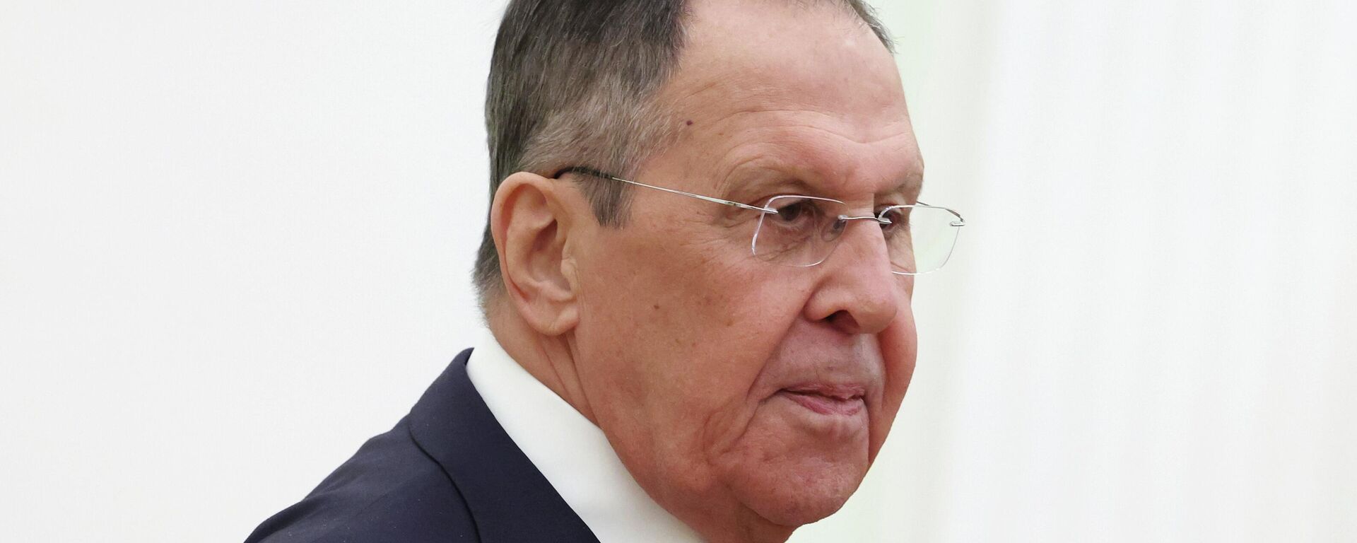 O ministro das Relações Exteriores da Rússia, Sergei Lavrov, antes do encontro em Moscou entre o Presidente russo, Vladimir Putin, e o Presidente indonésio, Prabowo Subianto, em 13 de abril de 2026 - Sputnik Brasil, 1920, 14.04.2026