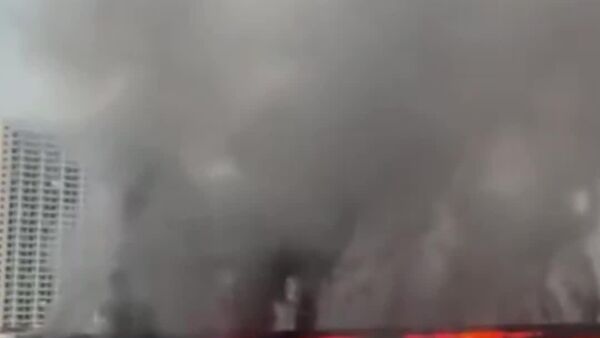 Incêndio de grandes proporções atinge parque industrial na China - Sputnik Brasil