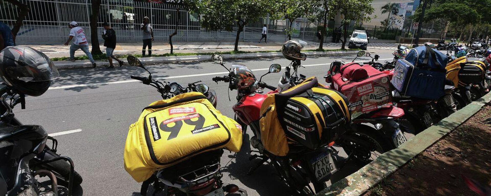 Segundo Câmara, mais de 2 milhões de trabalhadores por aplicativo podem ser beneficiados pelo projeto - Sputnik Brasil, 1920, 14.04.2026