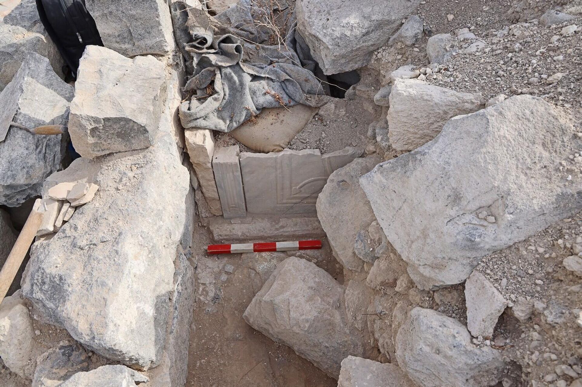 Grade do segundo batistério durante as escavações Grade do segundo batistério durante as escavações