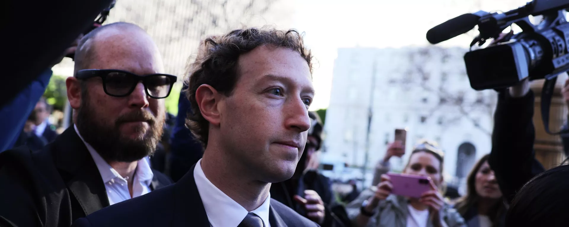 O CEO da Meta, Mark Zuckerberg, chegando para uma audiência sobre a influência das redes sociais no vício de jovens, em 18 de fevereiro de 2026. As atividades da Meta são proibidas na Rússia por serem consideradas extremistas - Sputnik Brasil, 1920, 16.04.2026