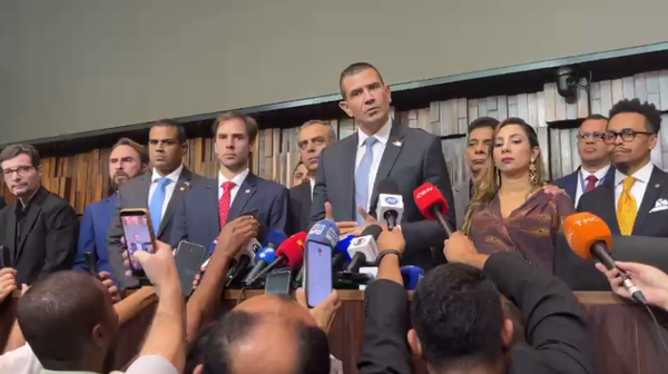 O deputado estadual Douglas Ruas (PL) concede entrevista coletiva após ser eleito presidente da Assembleia Legislativa do Estado do Rio de Janeiro (ALERJ), em 17 de abril de 2026 - Sputnik Brasil