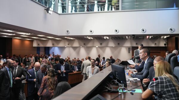 O deputado estadual Douglas Ruas (PL) após ser eleito presidente da Assembleia Legislativa do Estado do Rio de Janeiro (ALERJ), em 17 de abril de 2026 - Sputnik Brasil