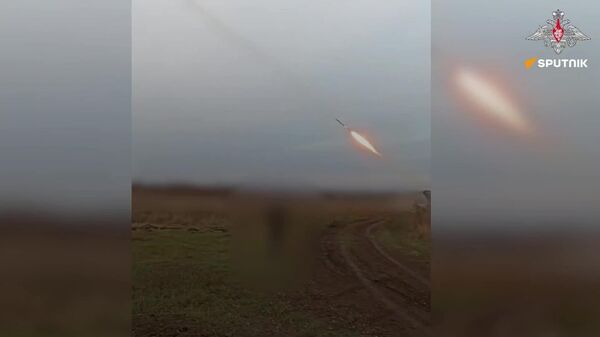 🪖 Artilheiros russos devastam posições inimigas com ajuda do obuseiro autopropulsado Gvozdika na região de Zaporozhie - Sputnik Brasil