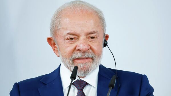 O presidente brasileiro Luiz Inácio Lula da Silva durante declaração conjunta à imprensa no Palácio Real de Pedralbes, Espanha, 17 de abril de 2026 - Sputnik Brasil