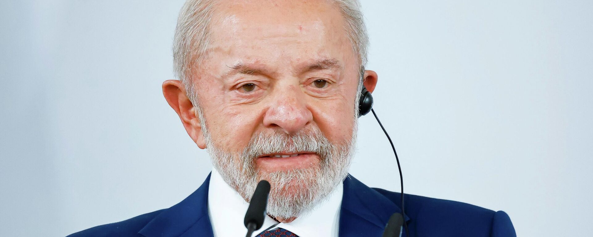 O presidente brasileiro Luiz Inácio Lula da Silva durante declaração conjunta à imprensa no Palácio Real de Pedralbes, Espanha, 17 de abril de 2026 - Sputnik Brasil, 1920, 18.04.2026