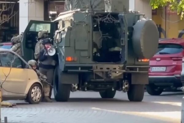 Atirador em Kiev teria incendiado seu apartamento antes do ataque - Sputnik Brasil