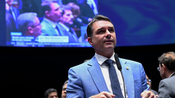 O senador Flávio Bolsonaro (PL-RJ) em pronunciamento durante sessão no Senado Federal, em 14 de abril de 2026 - Sputnik Brasil