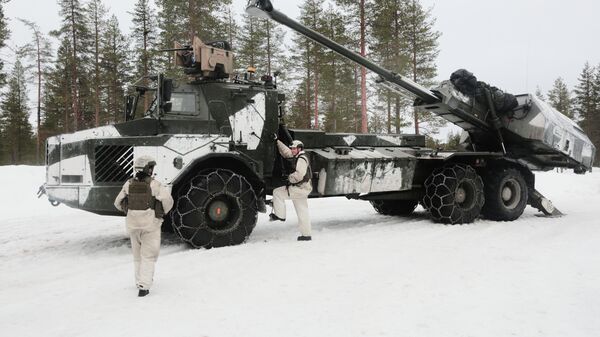 Soldados da OTAN participam de exercício militar na Finlândia, em 17 de março de 2026 - Sputnik Brasil