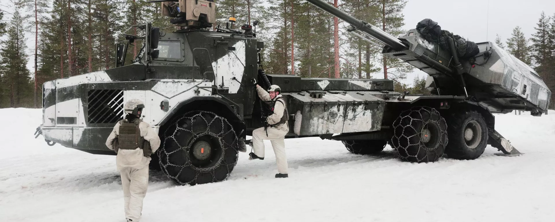 Soldados da OTAN participam de exercício militar na Finlândia, em 17 de março de 2026 - Sputnik Brasil, 1920, 19.04.2026