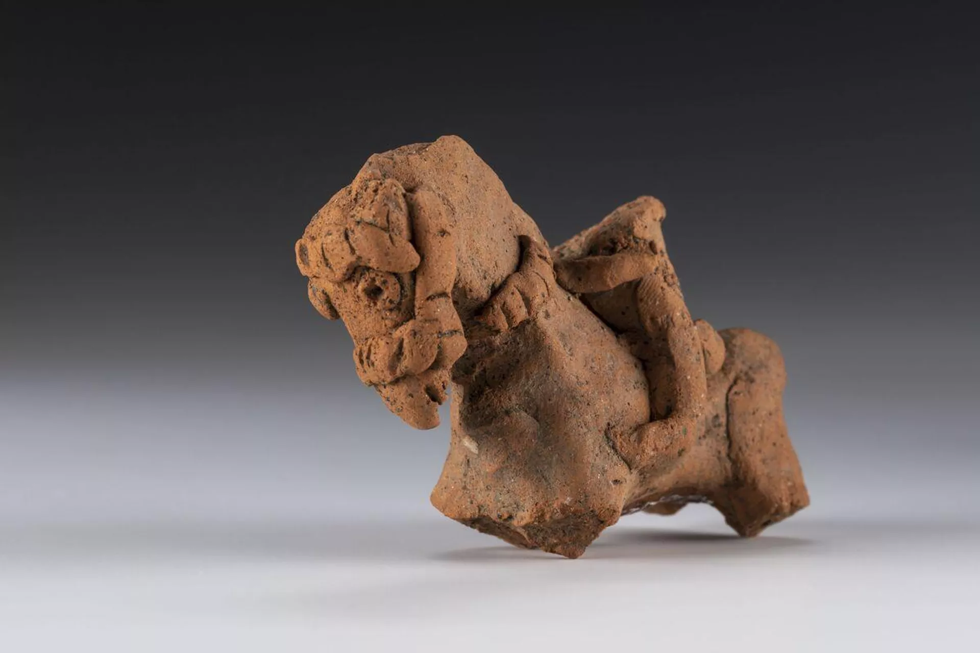 Figura de um cavaleiro a cavalo descoberta em uma oficina de cerâmica medieval, na Suíça - Sputnik Brasil, 1920, 19.04.2026