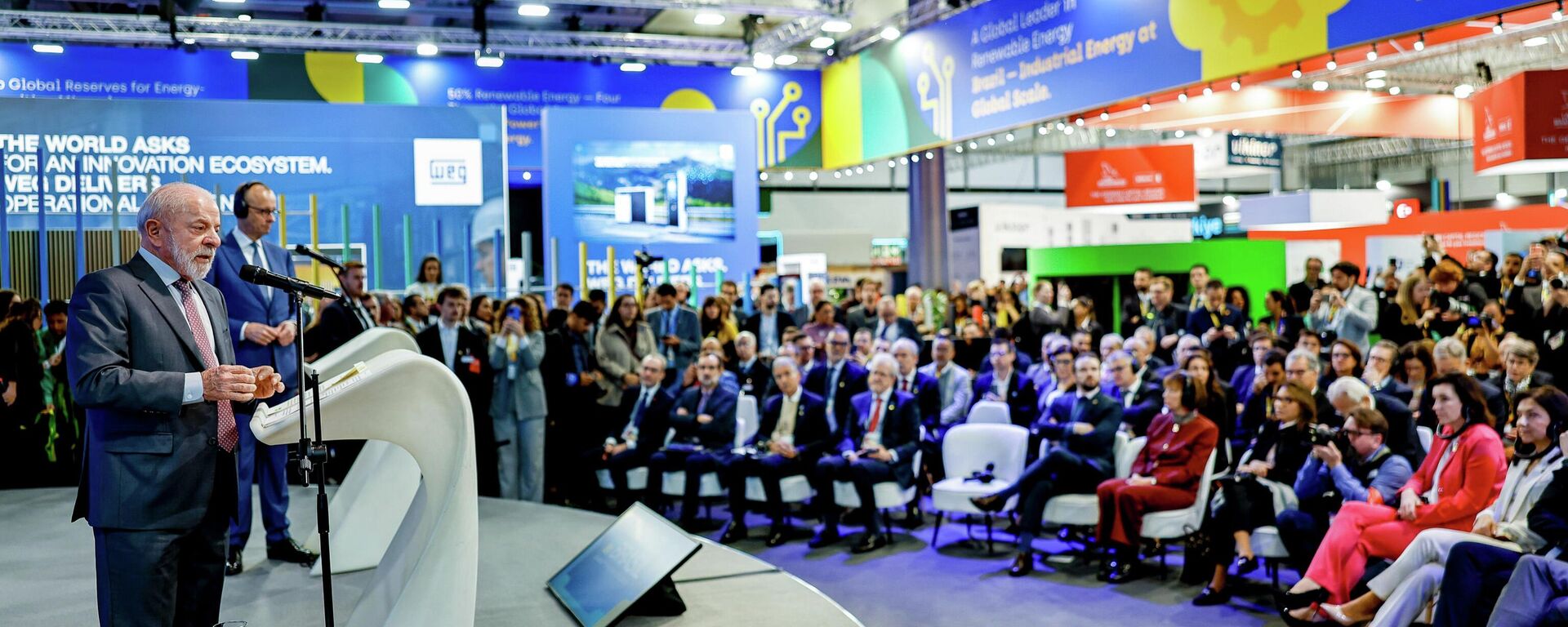 O presidente brasileiro Luiz Inácio Lula da Silva, durante visita à Feira Industrial de Hanôver, Alemanha, 20 de abril de 2026 - Sputnik Brasil, 1920, 20.04.2026