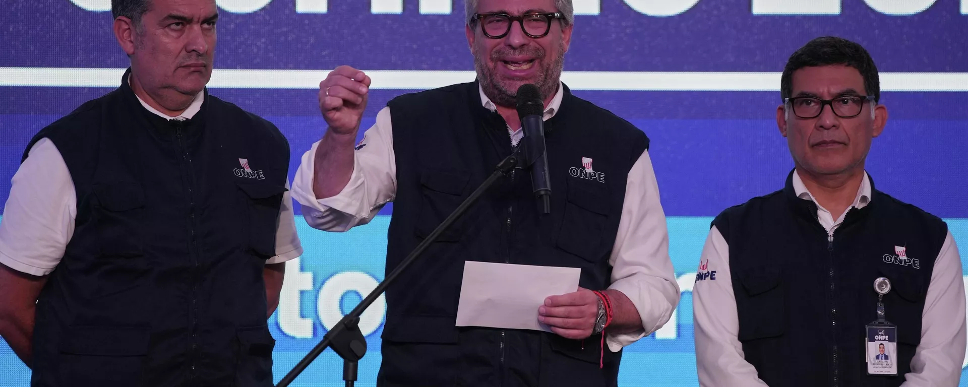 Piero Corvetto, chefe do Escritório Nacional de Processos Eleitorais do Peru, fala durante as eleições gerais em Lima, Peru. Piero Corvetto, chefe do Escritório Nacional de Processos Eleitorais do Peru, fala durante as eleições gerais em Lima, Peru. - Sputnik Brasil, 1920, 21.04.2026
