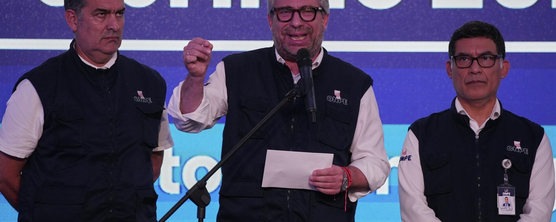 Piero Corvetto, chefe do Escritório Nacional de Processos Eleitorais do Peru, fala durante as eleições gerais em Lima, Peru. - Sputnik Brasil, 1920, 21.04.2026