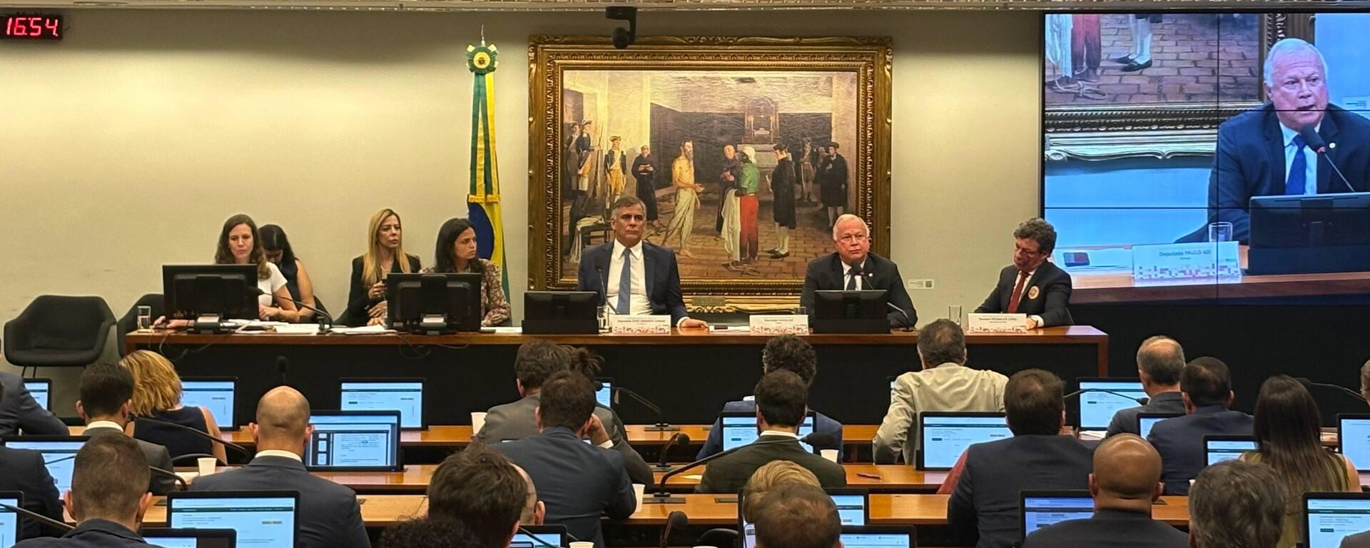 Deputados discutem relatório apresentado pelo deputado Paulo Azi (União-BA) sobre o fim da escala 6x1 - Sputnik Brasil, 1920, 22.04.2026