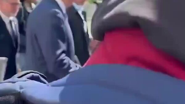 Autoproclamado 'príncipe herdeiro do Irã' vira alvo de ketchup jogado na Alemanha - Sputnik Brasil