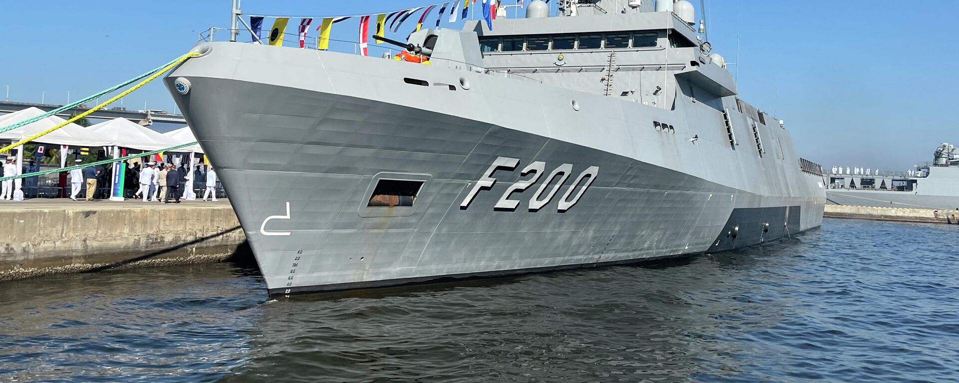 A F200 durante a cerimônia de lançamento na Base Naval do Rio de Janeiro, na ilha do Mocanguê Grande, em Niterói (RJ). Brasil, 24 de abril de 2026 - Sputnik Brasil, 1920, 24.04.2026