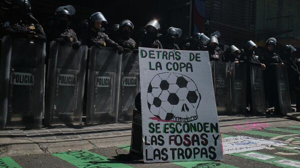 Protesto em frente à Secretaria de Turismo do México, na capital mexicana, contra a Copa do Mundo da FIFA 2026 - Sputnik Brasil