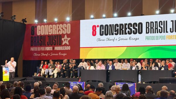 Presidente do PT, Edinho Silva, fala durante abertura do Congresso Nacional do partido, em Brasília. 24 de abril de 2026 - Sputnik Brasil