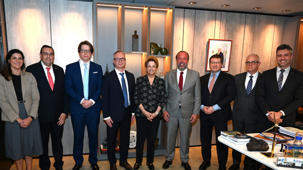 O ministro de Minas e Energia, Alexandre Silveira, recebe Dilma Rousseff para tratar de agenda de infraestrutura energética, em 27 de maio de 2026 - Sputnik Brasil