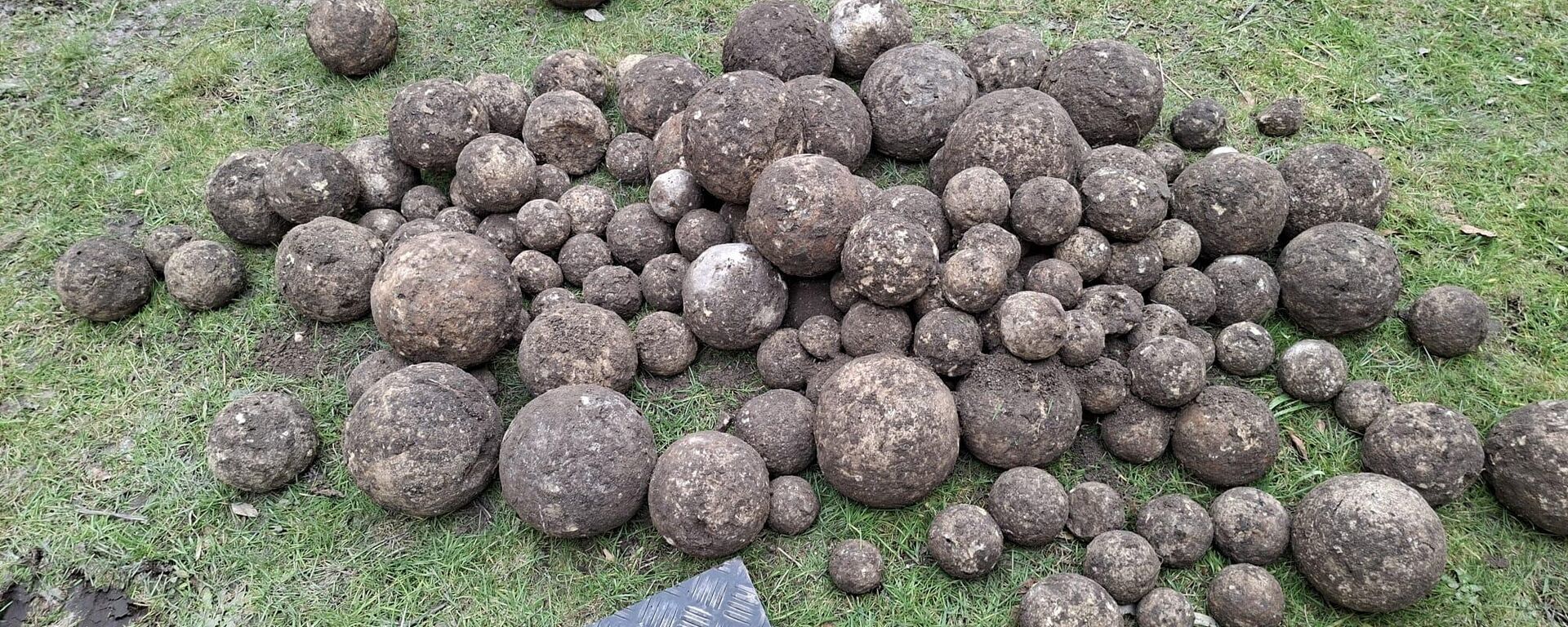 Balas de canhão de pedra da Idade Média foram descobertas durante escavações na Bélgica - Sputnik Brasil, 1920, 28.04.2026