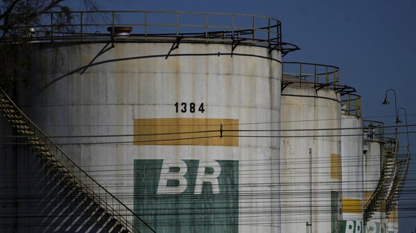 Reservatórios de combustível do Centro de Distribuição da Petrobras em Brasília (DF), em maio de 2024 - Sputnik Brasil