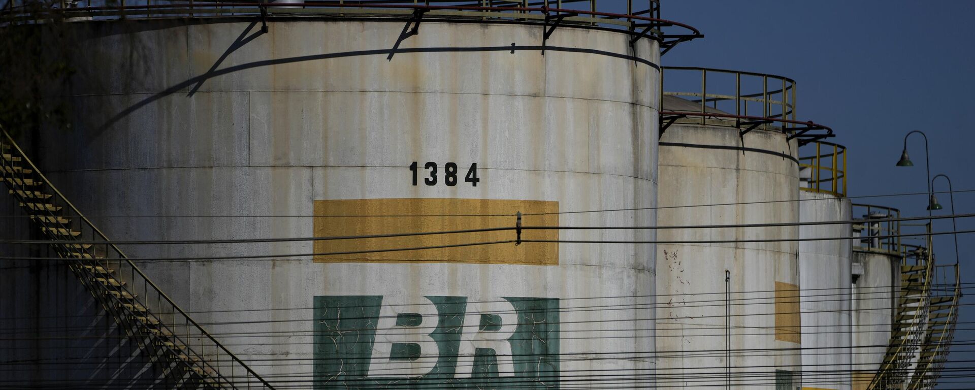Reservatórios de combustível do Centro de Distribuição da Petrobras em Brasília (DF), em maio de 2024 - Sputnik Brasil, 1920, 28.04.2026