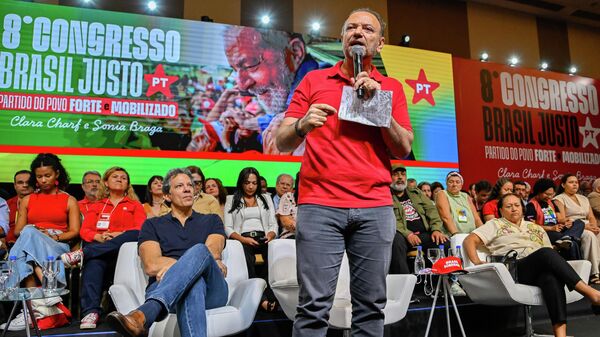 O presidente do PT, Edinho Silva, durante 8º Congresso Nacional do PT, em 26 de abril de 2026 - Sputnik Brasil