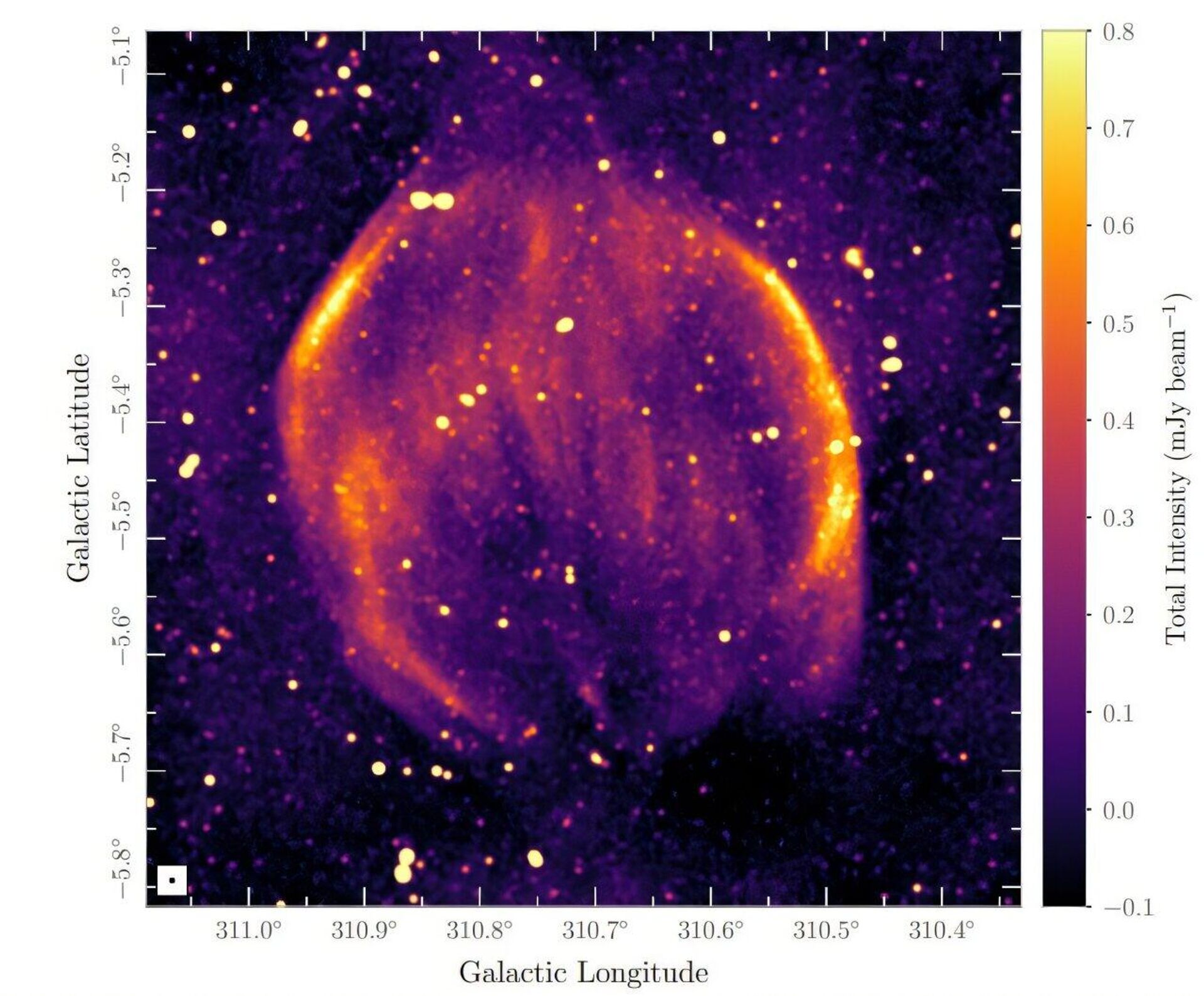 Imagem de intensidade total do ASKAP em 943,5 MHz mostrando Abeona (G310.7–5.4), um remanescente de supernova extremamente tênue. Intensidade total indica o brilho captado em ondas de rádio, enquanto 943,5 MHz corresponde à frequência observada pelo radiotelescópio