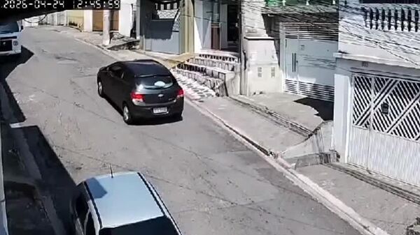 Van escolar atinge muro na Zona Leste de SP; crianças não ficaram feridas - Sputnik Brasil