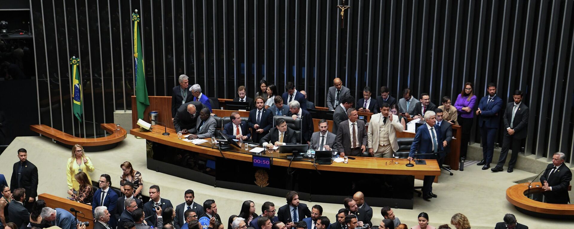 Sessão conjunta do Congresso que resultou na derrubada do veto presidencial ao PL da Dosimetria em Brasília (DF). Brasil, 30 de abril de 2026. - Sputnik Brasil, 1920, 01.05.2026